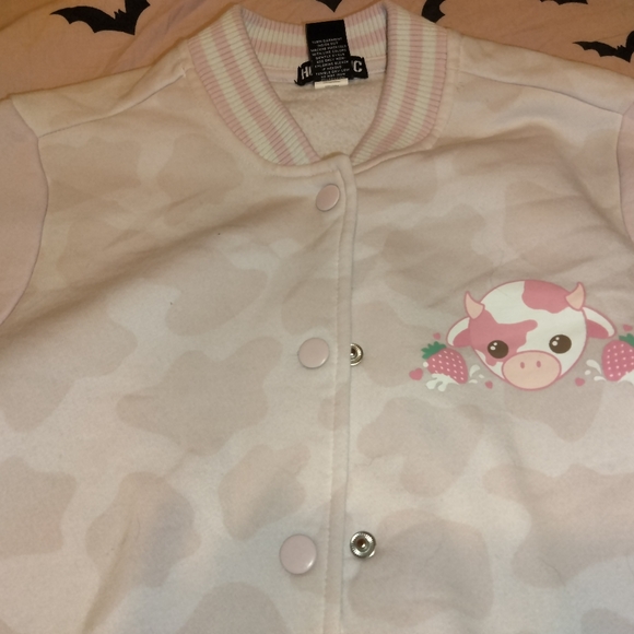 Strawberry Milk Cow Sweatshirt Hot Topic - Picture 2 of 4